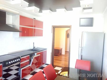 Сдам 3-комнатную квартиру в новостройке