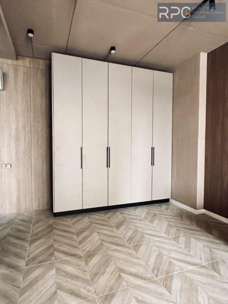 Продам офіс у багатоквартирному будинку