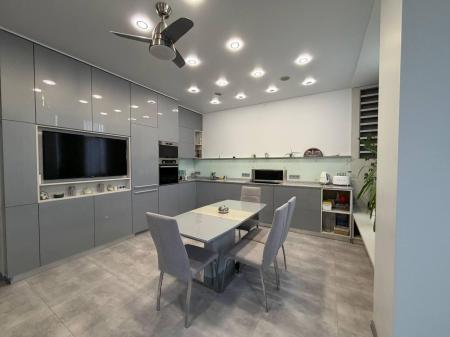 Продам 3-кімнатну квартиру