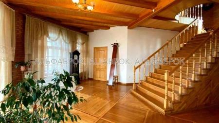 Продам 3-поверховий будинок