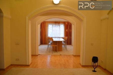 Продам 5-кімнатну квартиру