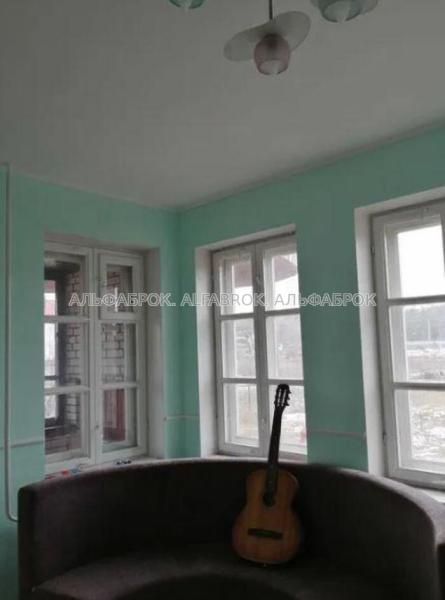 Продам 3-поверховий будинок