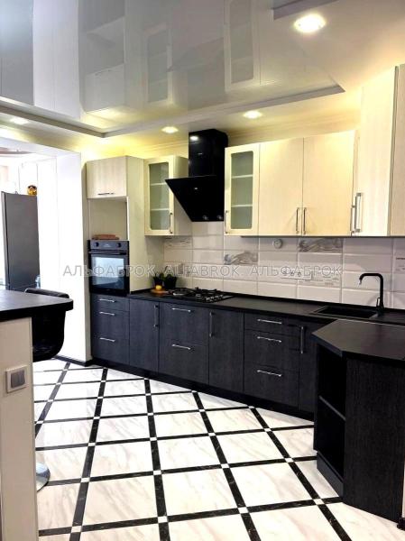 Продам 4-комнатную квартиру