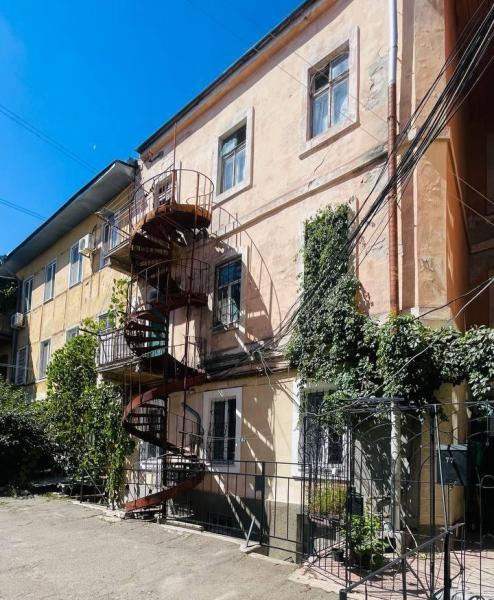 Продам 5-кімнатну квартиру