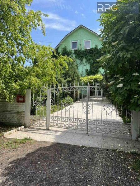 Продам 3-поверховий будинок