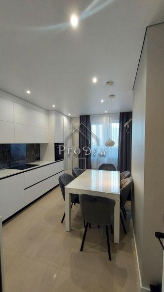 Продам 3-кімнатну квартиру в новобудові, ЖК 4 Сезони