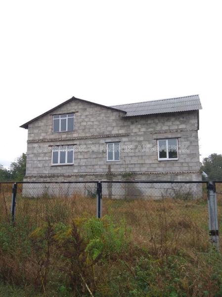 Продам 3-поверховий будинок