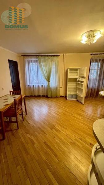 Продам 5-кімнатну квартиру