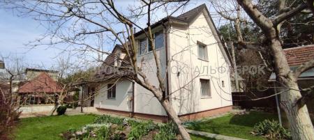 Продам 3-поверховий будинок