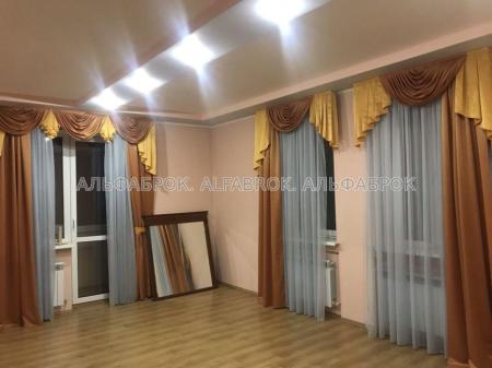 Продам 3-поверховий будинок