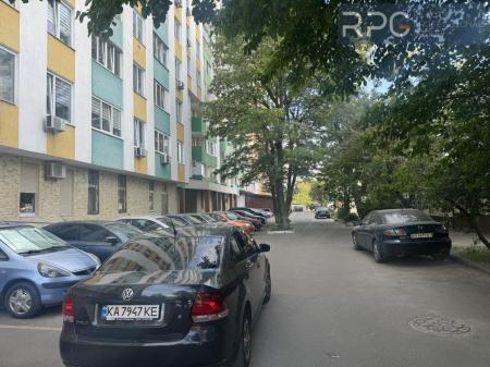 Продам офіс у багатоквартирному будинку