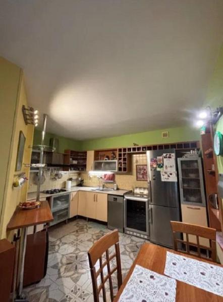 Продам 2-поверховий будинок