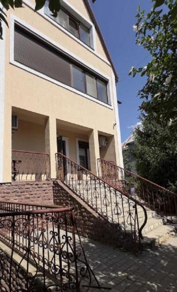 Продам 2-поверховий будинок