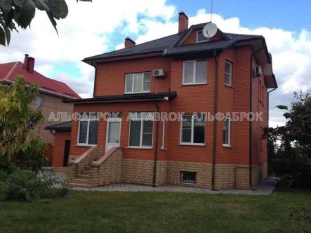 Продам 3-поверховий будинок