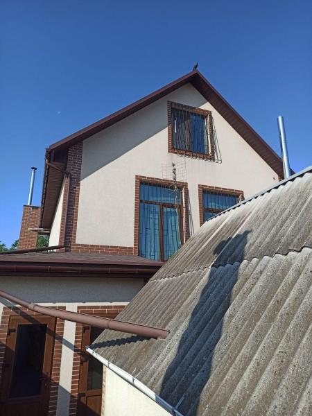 Продам 2-поверховий будинок