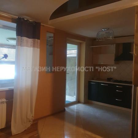 Продам 5-кімнатну квартиру