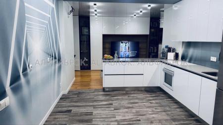 Продам 4-комнатную квартиру