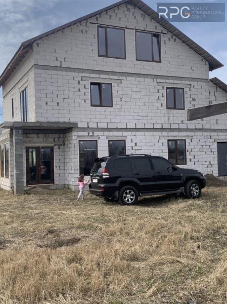 Продам 3-поверховий будинок