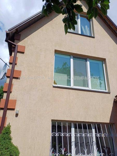 Продам 3-поверховий будинок