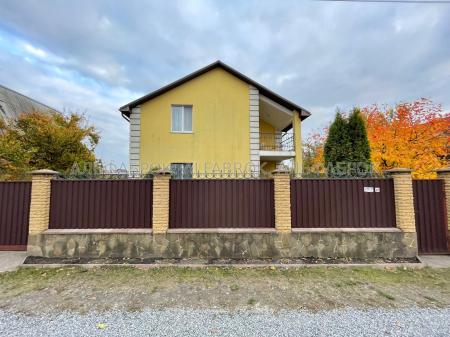Продам 2-поверховий будинок