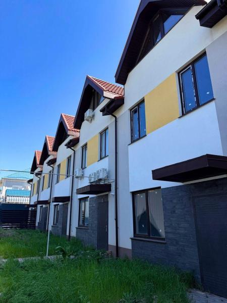 Продам 3-поверховий таунхаус
