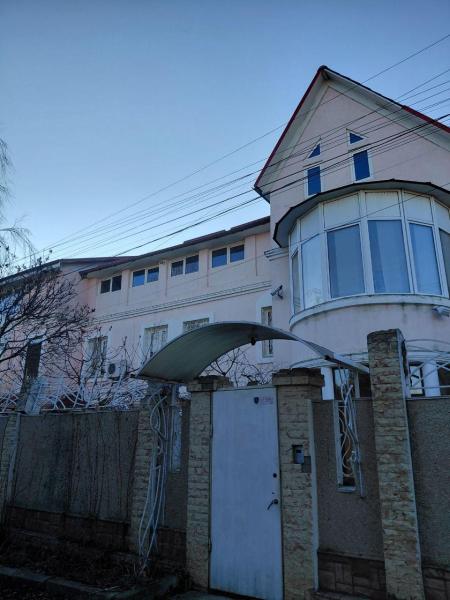 Продам 2-этажный дом