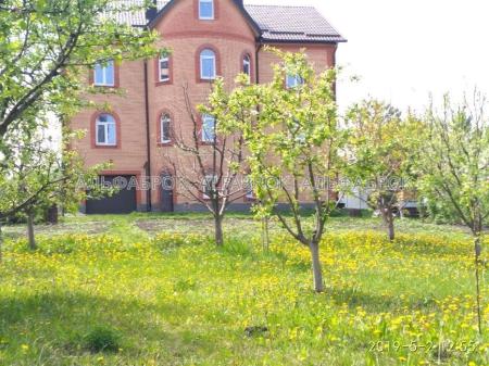 Продам 3-поверховий будинок