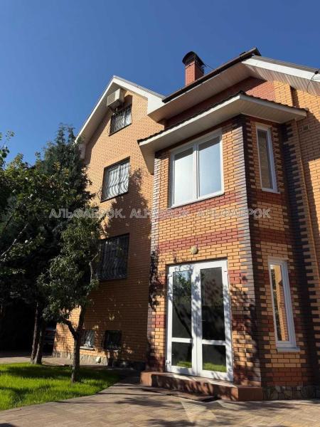 Продам 7-поверховий будинок