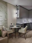 Продам 1-кімнатну квартиру в новобудові, ЖК Варшавський 2, 42.60 м², авторський дизайн