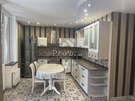 Продам 3-кімнатну квартиру в новобудові, ЖК вул. Урлівська, 23