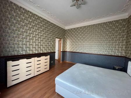 Продам 4-комнатную квартиру