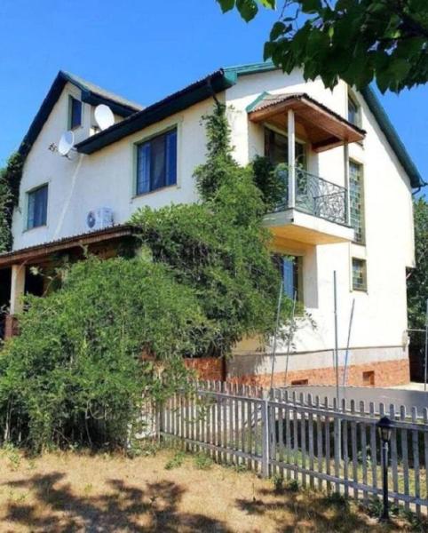 Продам 2-этажный дом