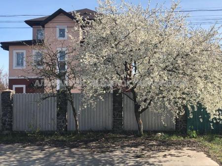 Продам 3-этажный дом