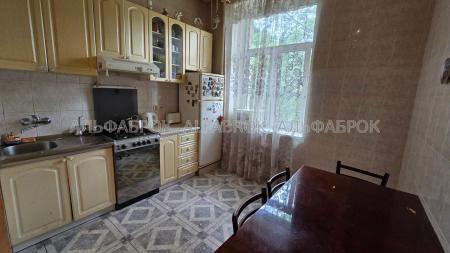 Продам 4-кімнатну квартиру