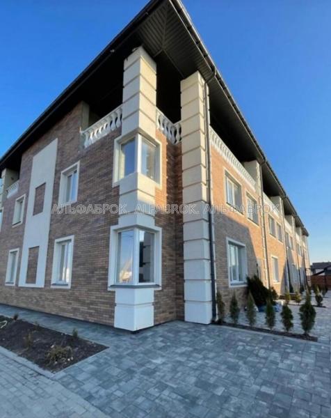 Продам 3-поверховий будинок