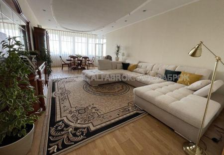 Продам 4-кімнатну квартиру