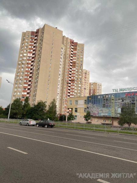 Продам 3-комнатную квартиру в новостройке