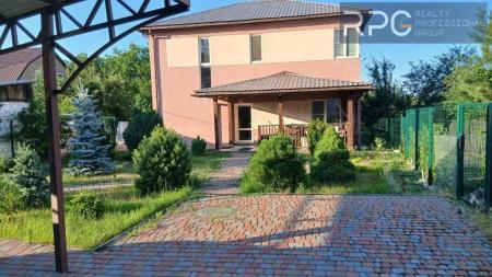 Продам 2-поверховий будинок