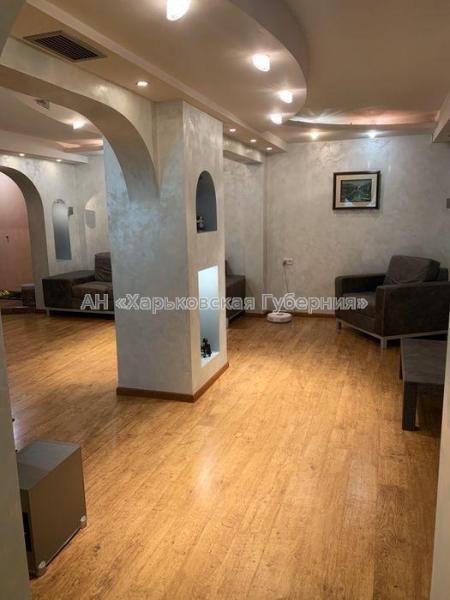 Продам 6-комнатную квартиру