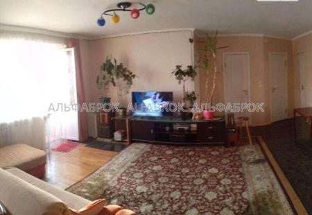 Продам 4-кімнатну квартиру