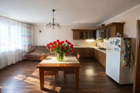 Продам 2-поверховий будинок