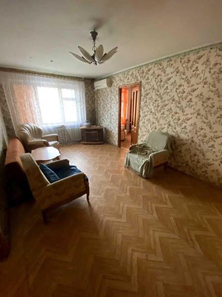 Продам 4-кімнатну квартиру