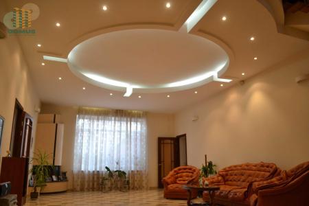 Продам 3-поверховий будинок