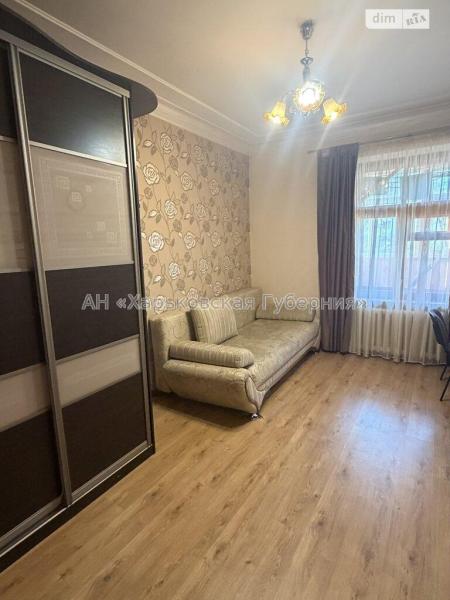 Продам 4-комнатную квартиру
