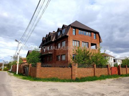 Продам 4-поверховий будинок