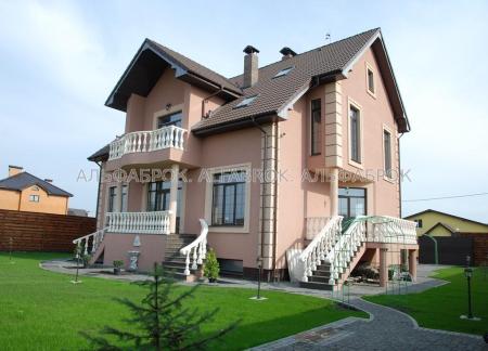 Продам 3-поверховий будинок