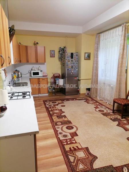 Продам 3-кімнатну квартиру