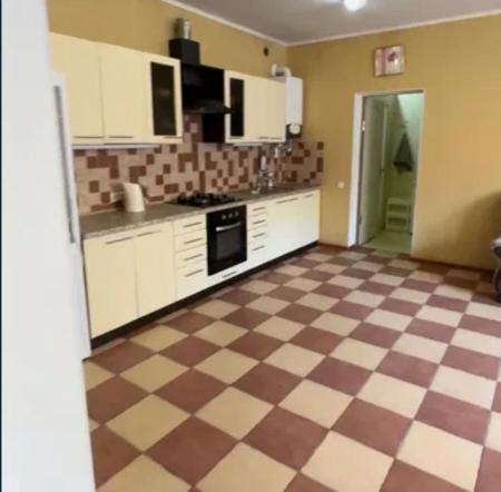 Продам 3-кімнатну квартиру
