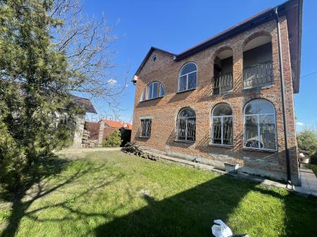 Продам 2-поверховий будинок