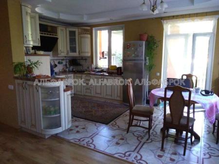 Продам 2-поверховий будинок